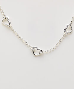 borne-armbaand-med-hjerter-solv