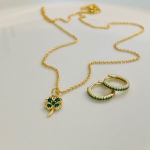 Seville Jewelry firkløver halskæde og hoops med grønne zirkonia sten