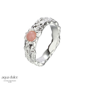 Aqua Dulce OPAL MILA ring sølv 4854 - bred ring i sølv med ruflet overflade og rosa opal