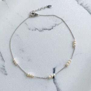 Ankelkæde med hvide perler i sølv - Guld & Sølv Design 8992/27