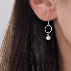 Seville Jewelry cirkel sølv øreringe med perle 11531