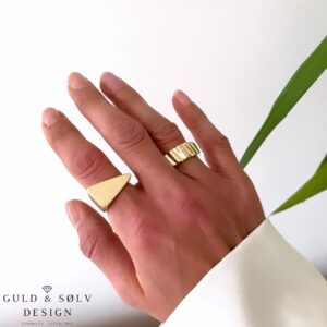 Guld & Sølv Design statement 8 karat guldring 6462-08 med bølger på toppen af ringen