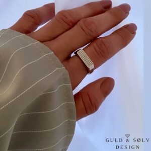 2658 Signet- plade ring i sølv med klare zirkonia sten - Guld & Sølv Design
