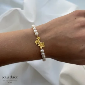 Jasmin perle armbånd med forgyldte blomster - Aqua Dulce