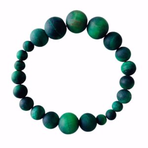 armbånd med grønne tigerøjesten