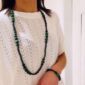 armbånd med grønne tigerøjesten