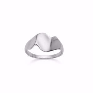 Sølvring i et bølget design