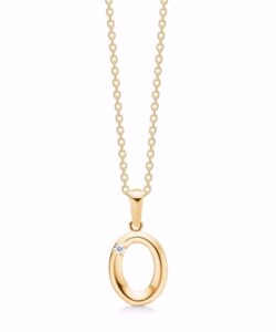 Halskæde med 8 kt guldvedhæng med klar zirkonia og 45 cm forgyldt sølvkæde fra Guld & Sølv Design.