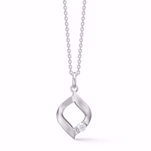 Halskæde i 925 sterling sølv med moderne vedhæng og klar zirkonia. 45 cm kæde fra Guld & Sølv Design.