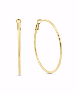 Klassiske hoops i PVD‑guldfarvet stål, 50 mm.