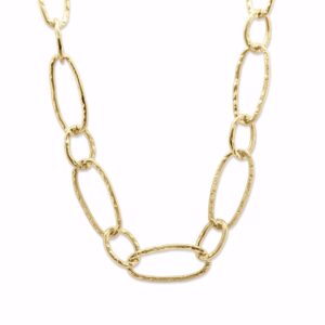 Chunky kædehalskæde i PVD‑guldbelagt stål med hamrede led.