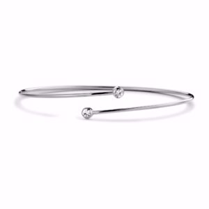 Tynd Stålarmring i rustfrit stål med klare zirkonia.