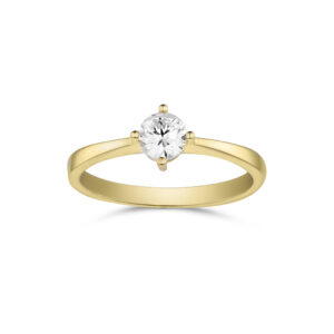 Forgyldt en-stens ring i 925 sterling sølv med klar zirkonia i 4‑grabs fatning.