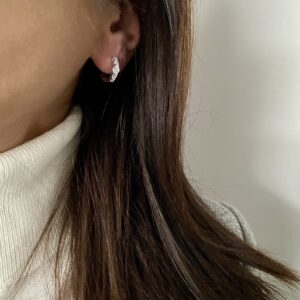 Creoler i rhodineret 925 sterling sølv med klare zirkonia.