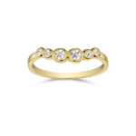 Forgyldt ring i 925 sterling sølv med klare zirkonia.