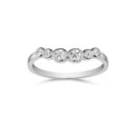 Rhodineret ring i 925 sterling sølv med klare zirkonia.