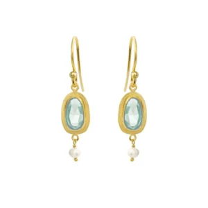 Øreringe i forgyldt sølv med grøn kvarts og ferskvandsperle.