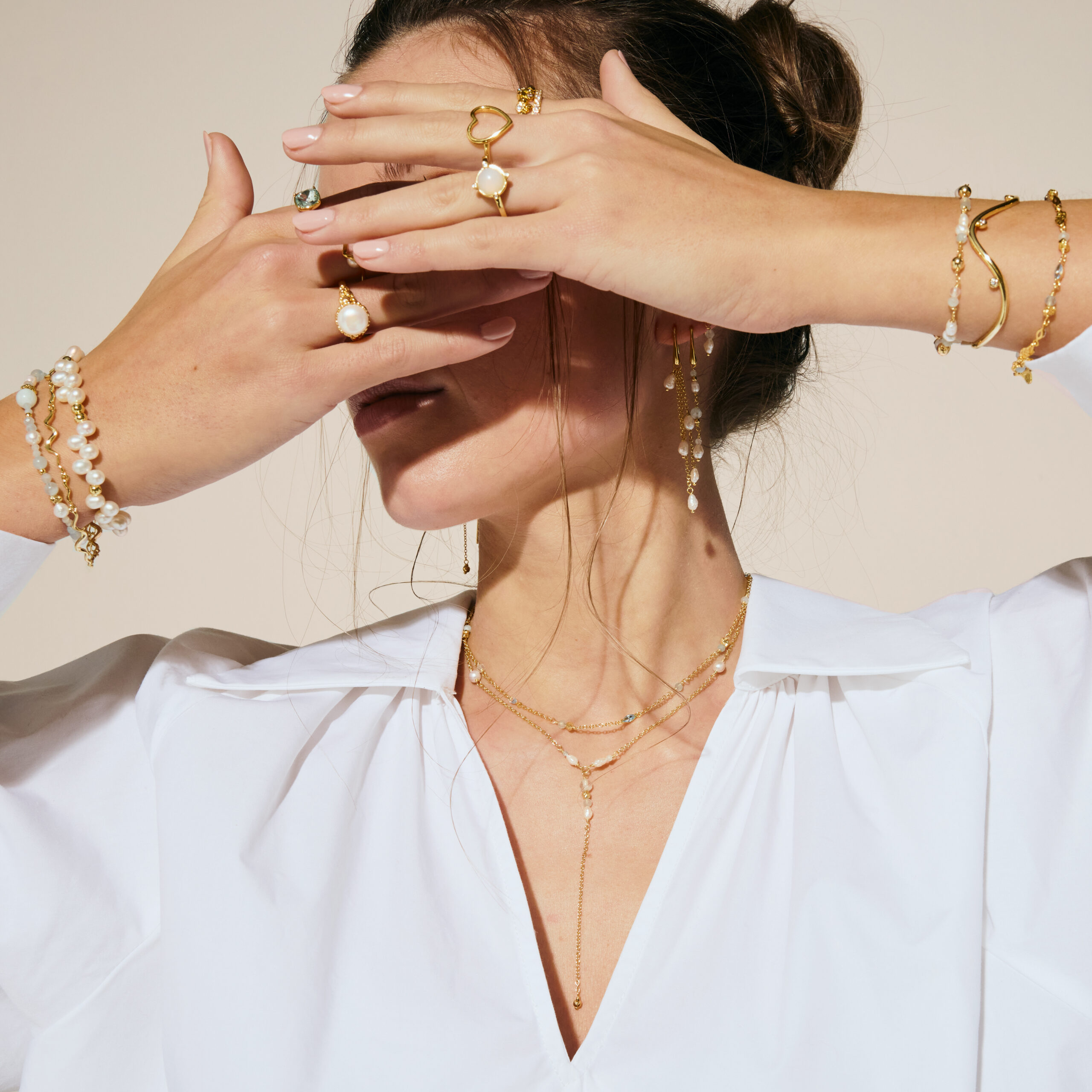 Sinna halskæde i forgyldt 925 sterling sølv med blå sten fra Aqua Dulce.