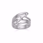 Ring i rhodineret 925 sterling sølv med åbent, bølgende design.