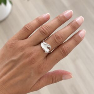 Rhodineret sølvring i 925 sterling sølv med organisk design