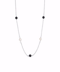Zita halskæde i 925 sterling sølv med sort onyx og ferskvandsperler fra Seville Jewelry