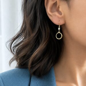 Øreringe i forgyldt 925 sterling sølv med ferskvandsperle og cirkel fra Seville Jewelry