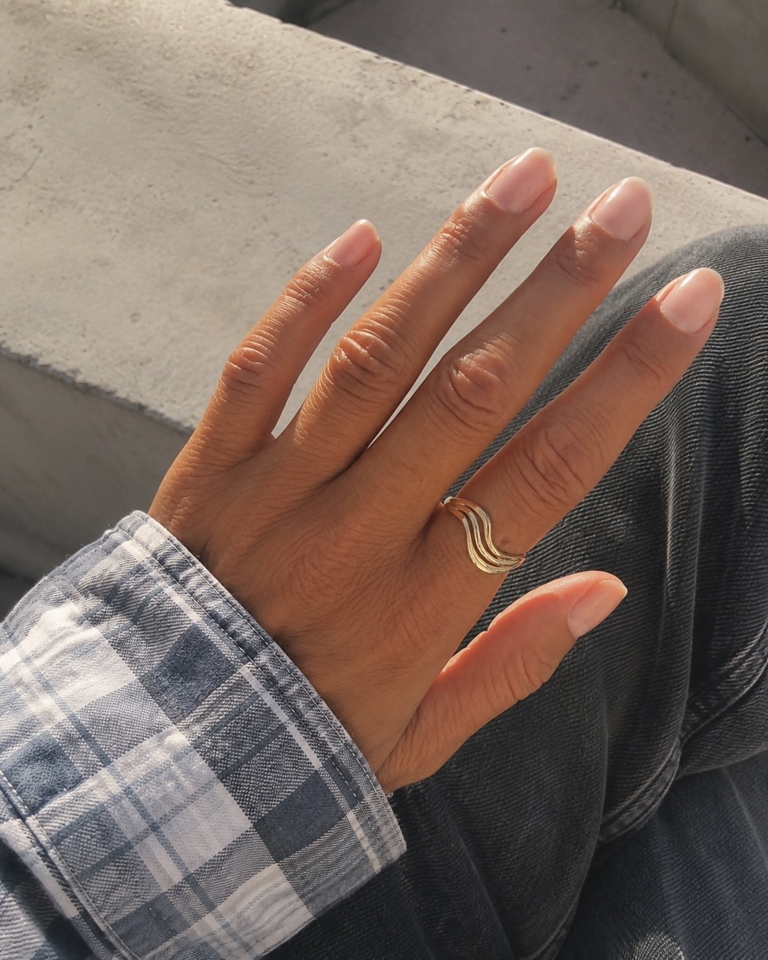 Guldring i 8 kt med bølget design – Guld & Sølv Design - Billede 2