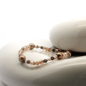 Aqua Dulce Eira perlearmbånd med shell pearls, sunstone og krystal