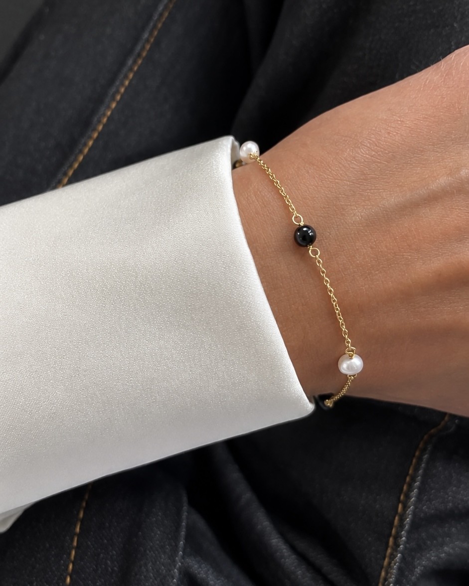 Zita armbånd i forgyldt sølv med onyx og perler – Seville Jewelry - Billede 2