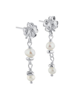 CLOVER PEARL ørestikker i 925 sterling sølv med hvide ferskvandsperler fra Aqua Dulce