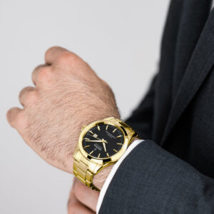 Festina Swiss Made herreur F20044/6 med sort urskive, guldfarvet urkasse, guldfarvet stållænke og safirglas