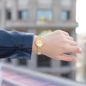 Festina Mademoiselle F20745/2 dameur med champagnefarvet skive, guldfarvet stållænke og rund urkasse.